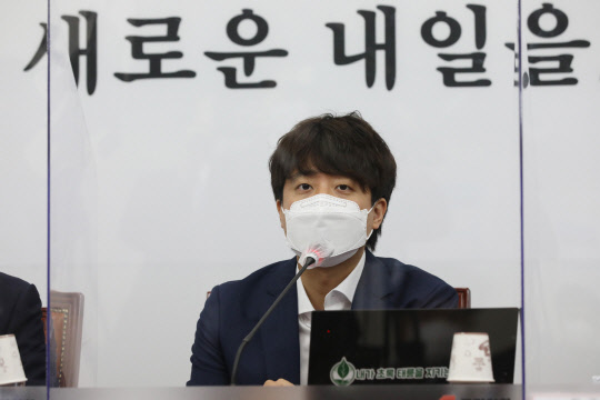 이준석 국민의힘 대표가 지난 5일 국회에서 열린 최고위원회의에서 발언하고 있다. 연합뉴스